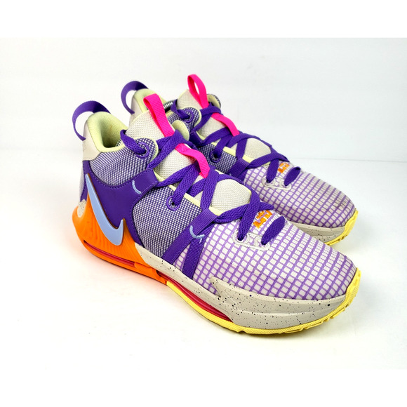 Nike LeBron Witness 7 Boys Size 4.5Y Action Grape Purple Basketball Sneaker Shoe - Picture 1 of 11
